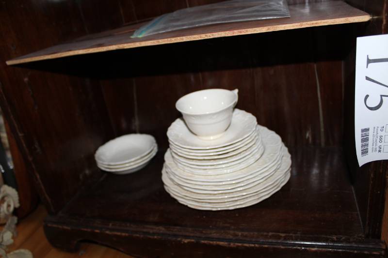 lot 175 image: Washington Colonial China Plates, Saucers, Cup