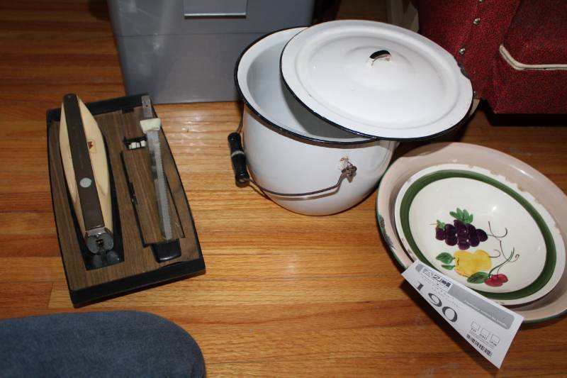 lot 190 image: Metal Pot with Lid, Metal Bowl, Electric Carving Knife Set