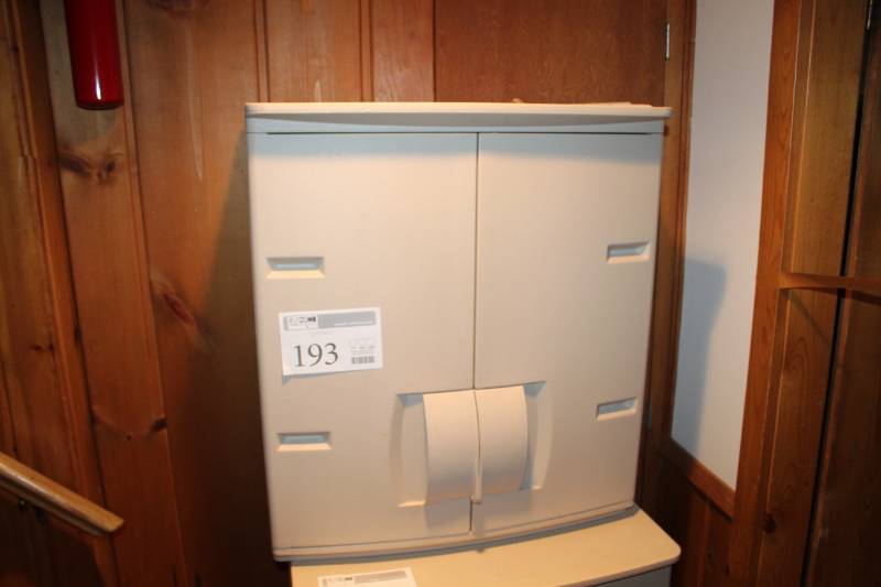 lot 193 image: Plastic Storage Cabinet with 2-Shelfs
