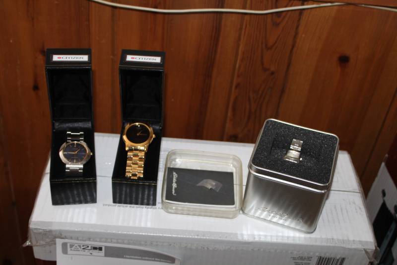 lot 199 image: Citizen,Eddie Bauer Mens Wrist Watches with Cases