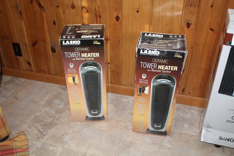 lot 204 image: Lasko Ceramic Tower Heaters