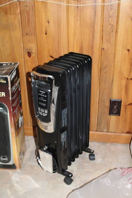 lot 206 image: Pelonis Digital Oil-Filled Radiator Heater
