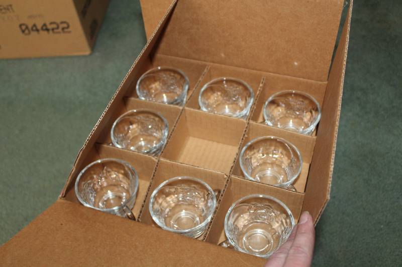 lot 210 image: Celebration 18-Piece PunchParty Bowl Set