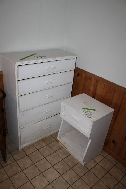 lot 214 image: Dressers