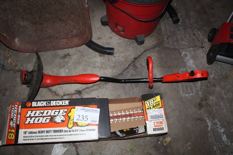 lot 235 image: Black&Decker Hedge Hog Heavy Duty 18in. Trimmer, Weed Trimmer