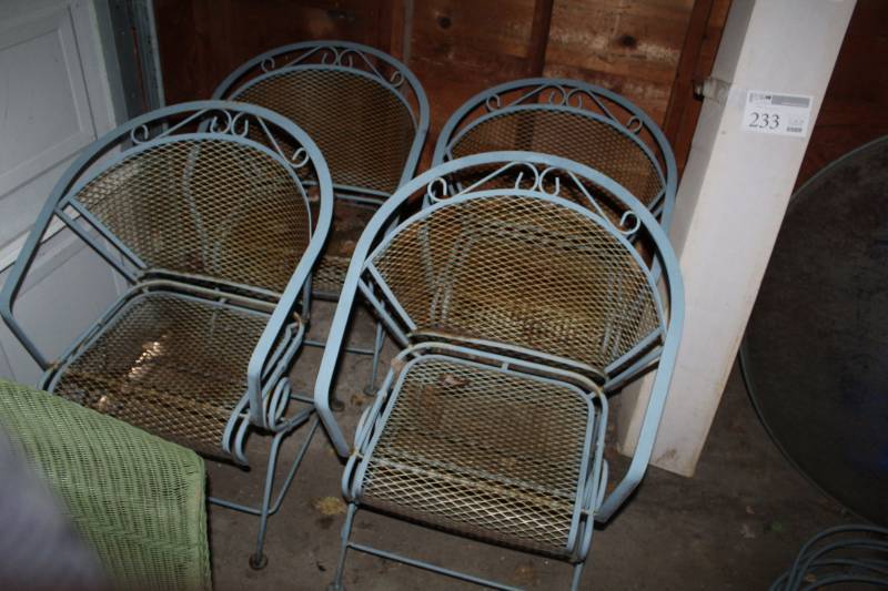 lot 231 image: Metal Patio Chairs