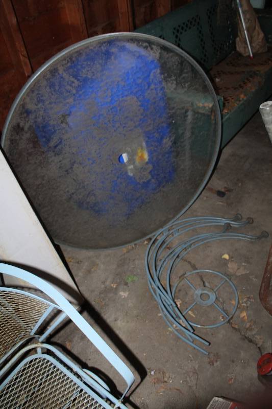 lot 233 image: Glass-Top Patio Umbrella Table