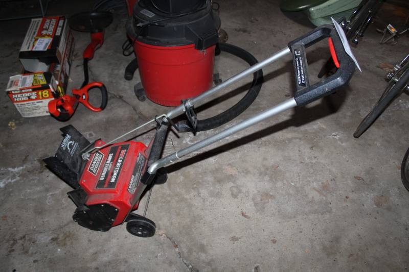 lot 237 image: Sears Craftsman Electric Snowthrower