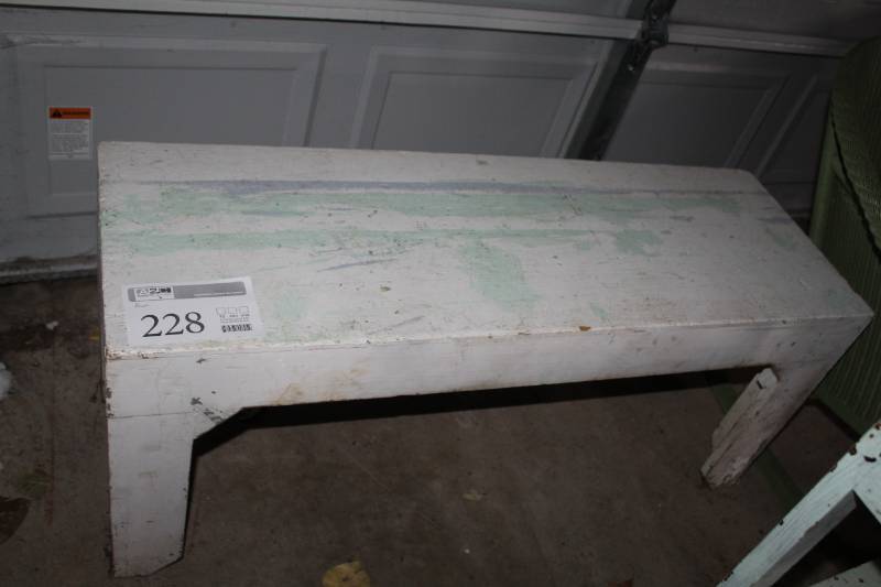 lot 228 image: Wood Bench