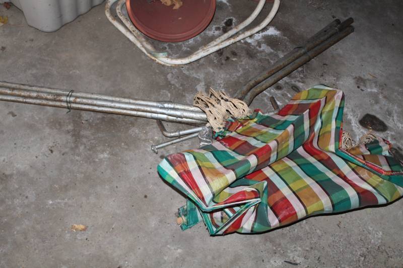 lot 253 image: Hammock with Stand