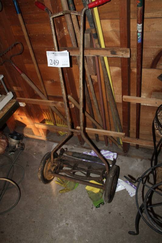 lot 249 image: Manual Push Lawn Mower