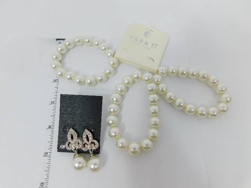 lot 30 image: Pearl Prom Jewelry