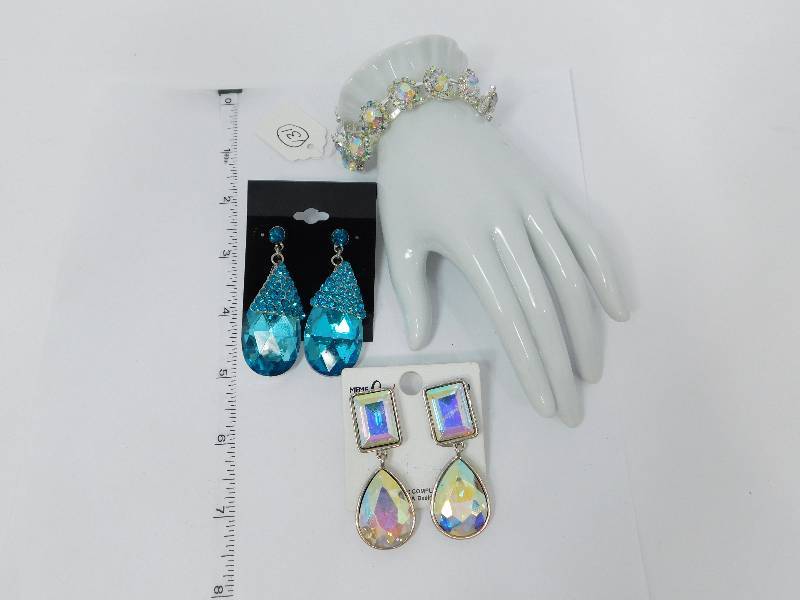 lot 53 image: Fashion Jewelry For Special Occasions