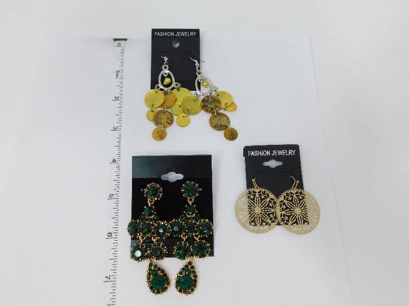 lot 56 image: Fashion Jewelry For Special Occasions