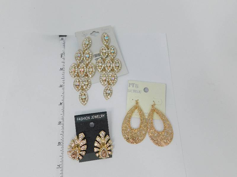 lot 62 image: Fashion Earrings For Special Occasions