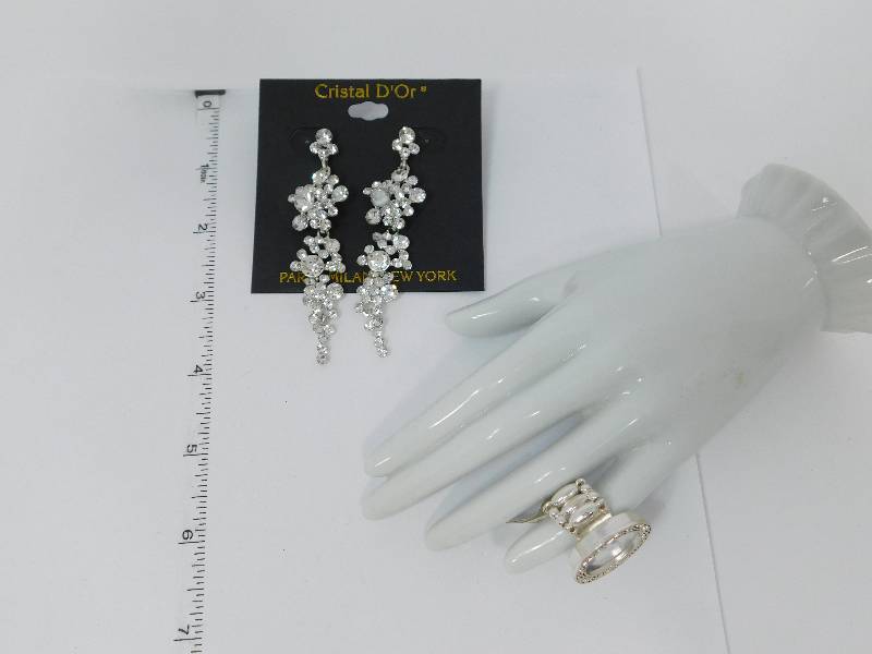 lot 63 image: Fashion Jewelry For Special Occasions