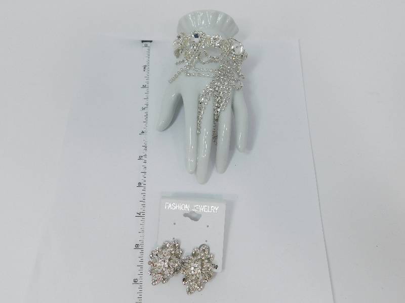 lot 71 image: Glittery Costume Jewelry For Special Occasions