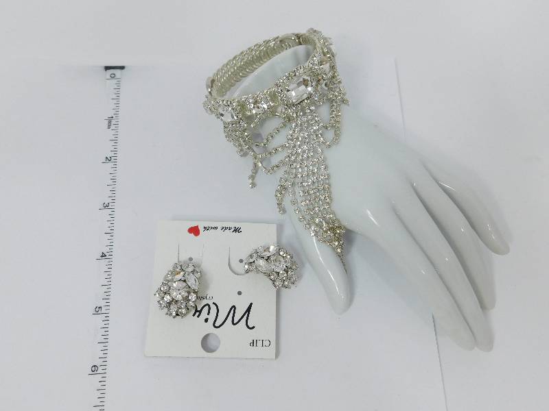 lot 73 image: Costume Jewelry For Special Occasions