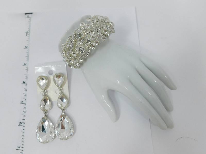 lot 77 image: Costume Jewelry For Special Occasions
