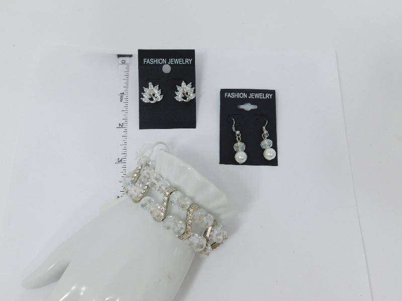 lot 78 image: Fashion Jewelry For Special Occasions