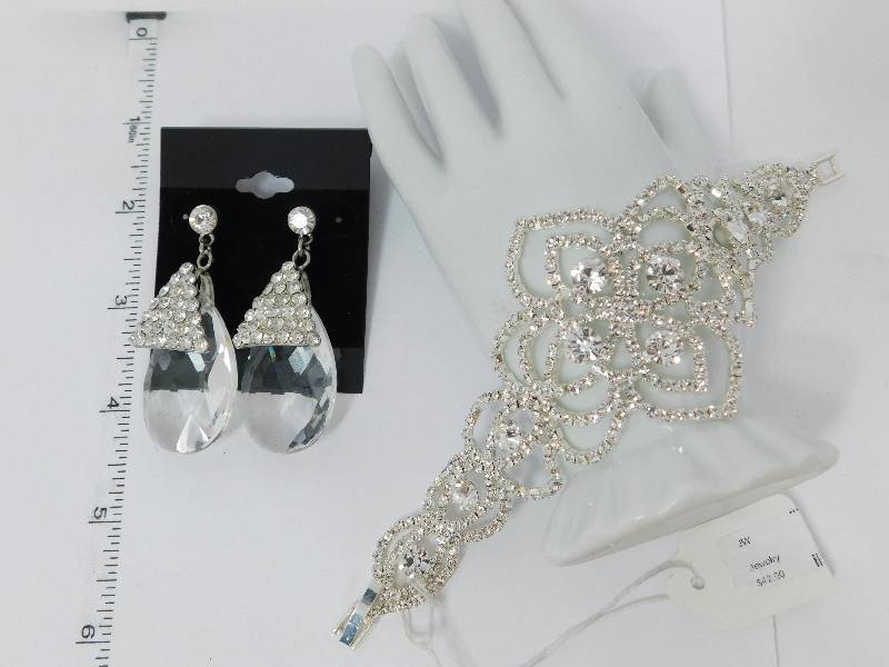 lot 79 image: Fashion Jewelry For Special Occasions