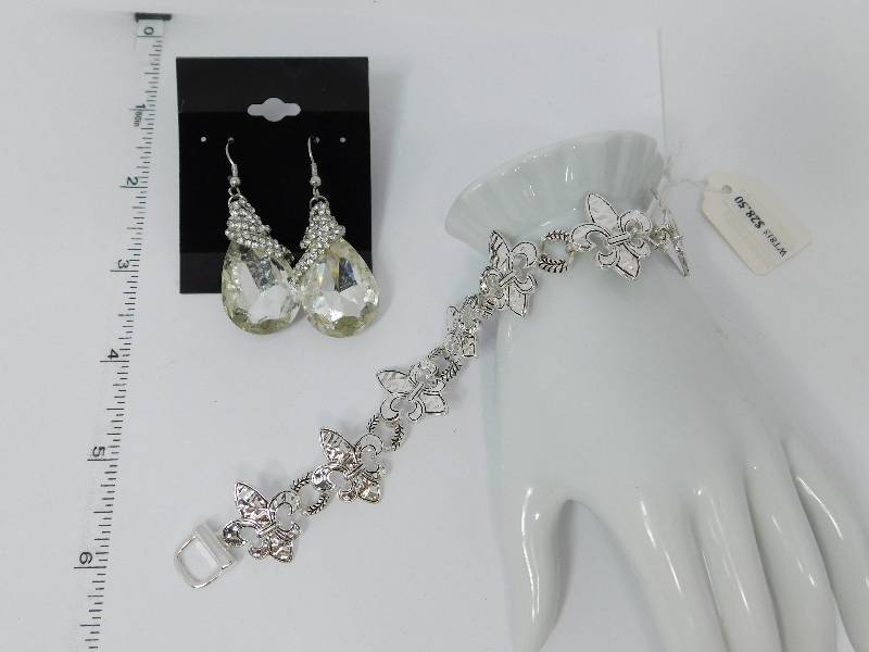 lot 82 image: Costume Jewelry For Special Occasions