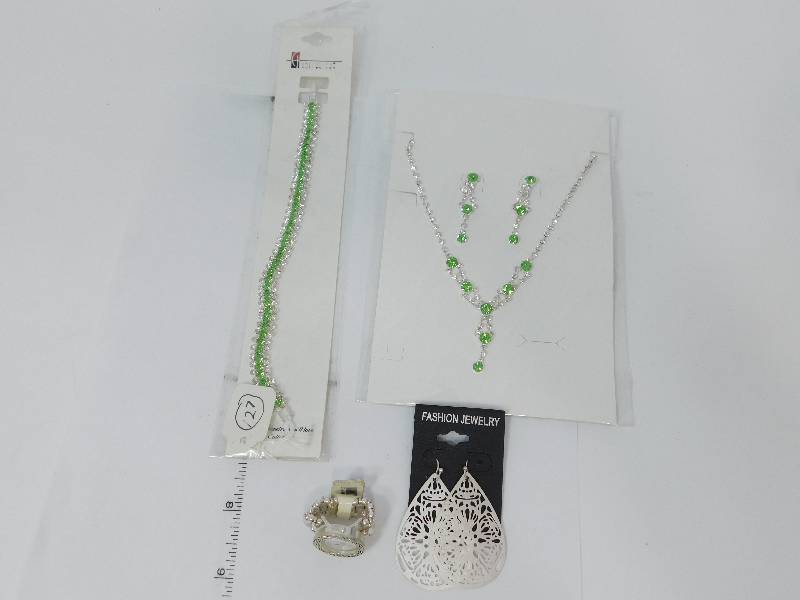 lot 81 image: Fashion Jewelry For Special Occasions