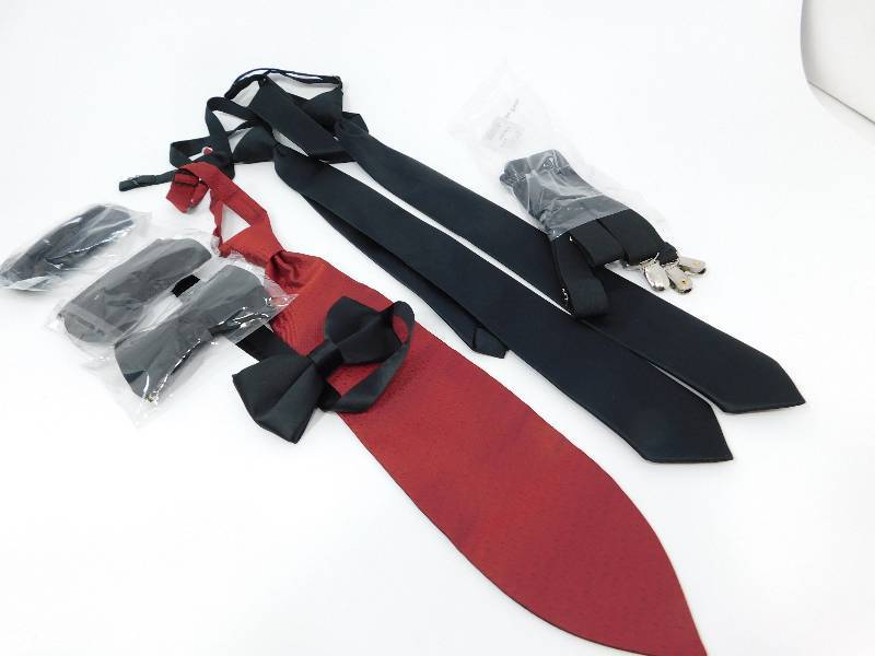 lot 276 image: Tuxedo Accessories