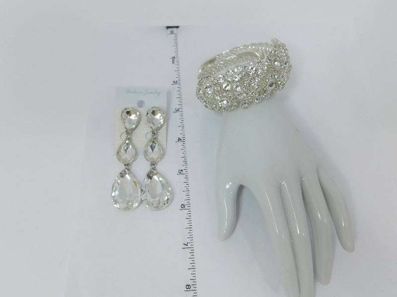 lot 70 image: Costume Jewelry For Special Occasions