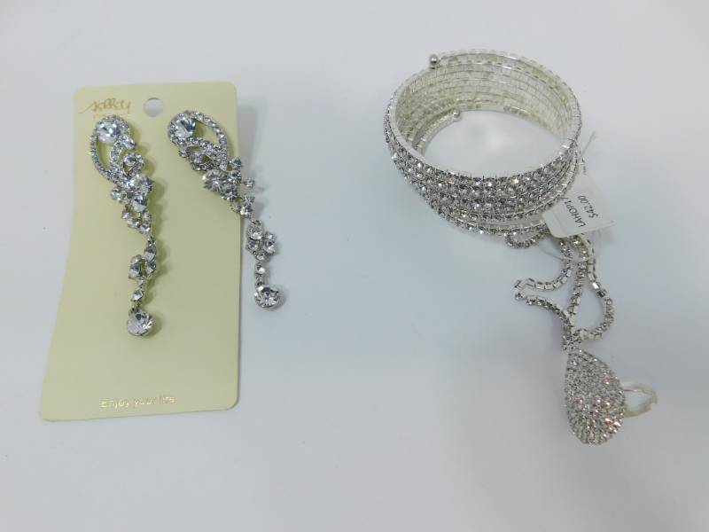 lot 66 image: Rhinestone Jewelry For Special Occasions