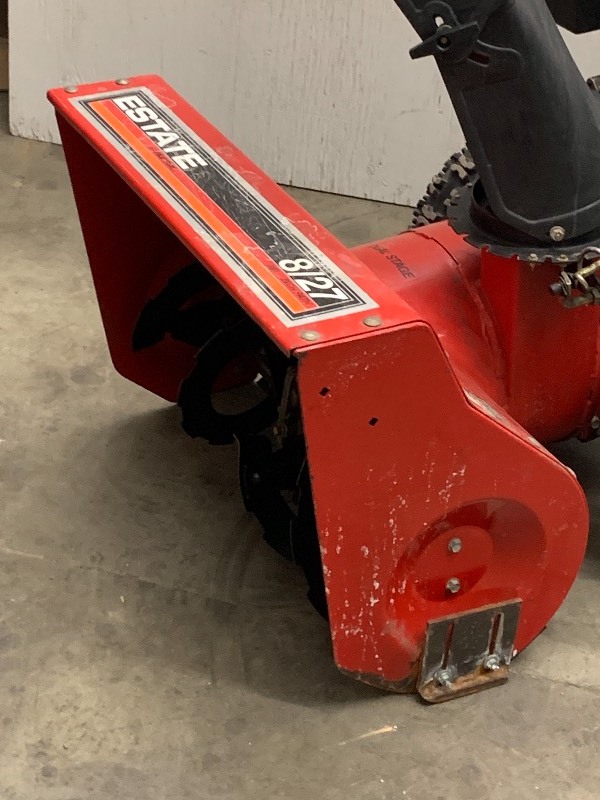 lot 2 image: Murray 8HP Snow Blower