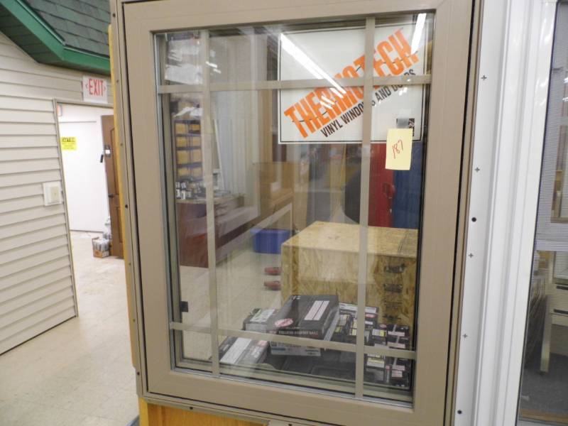 This item has been removed from the auction. Please contact Fargo Liquidators with any questions.