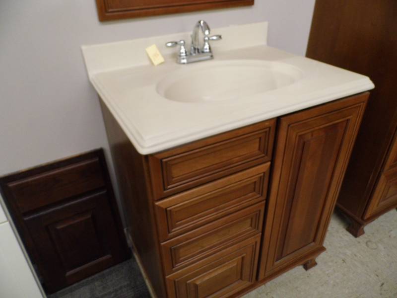 Vanity w Sink & Faucet