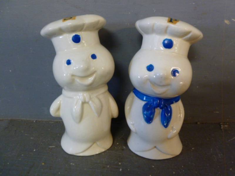 Salt & Pepper Shaker Set