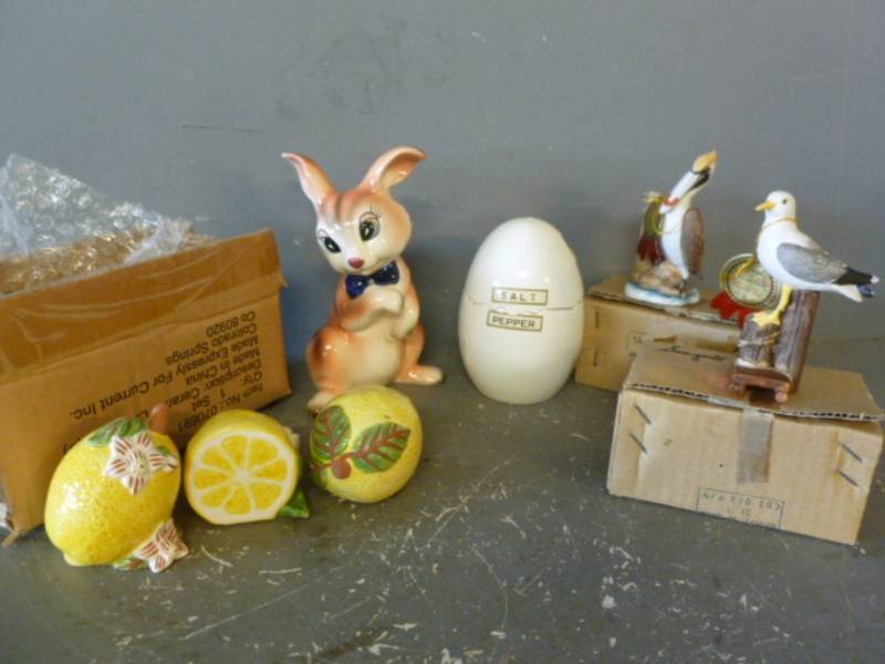 Salt & Pepper Shaker Set