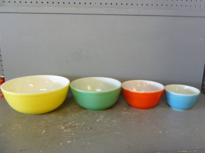 Vintage Pyrex Bowl Set