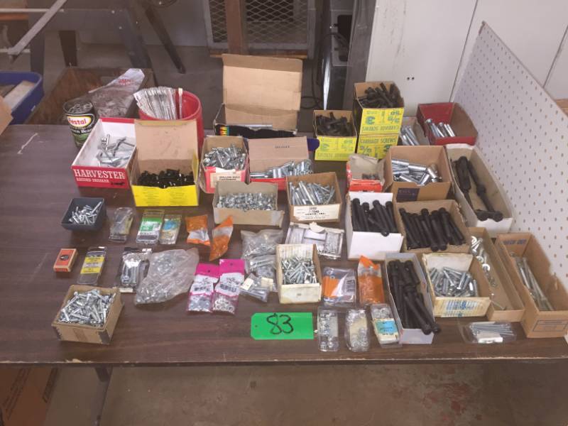 lot 83 image: Large lot of assorted hardware, nuts and bolts