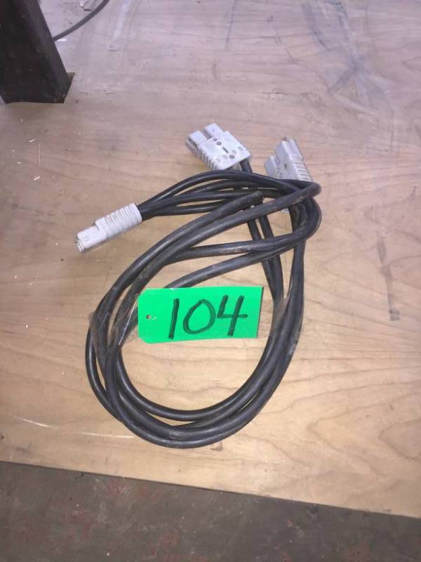 lot 104 image: Charger cable wconnectors