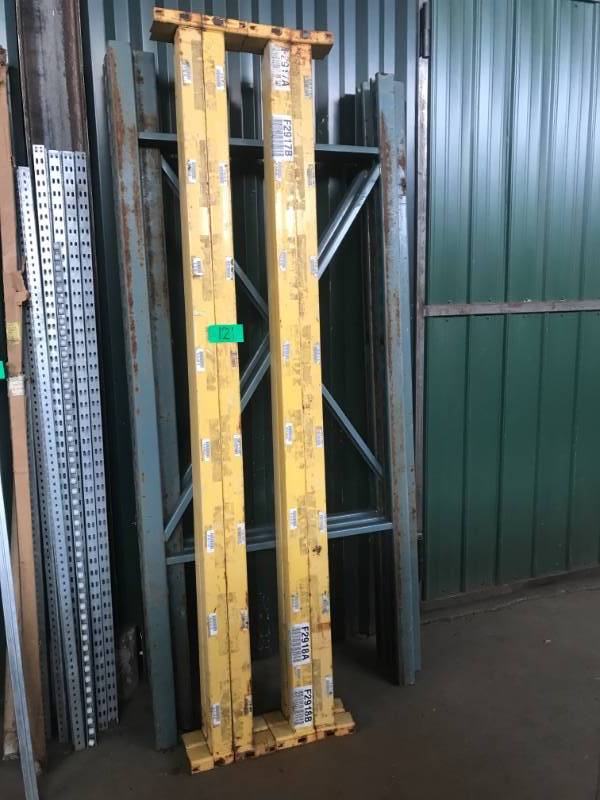 lot 121 image: T Bolt  Pallet Rack