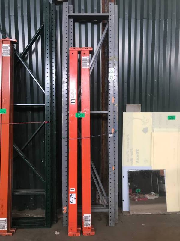 lot 127 image: Teardrop Pallet Rack