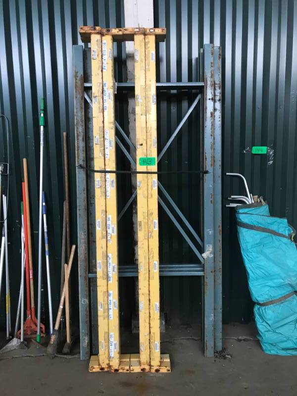 lot 143 image: T Bolt  Pallet Rack