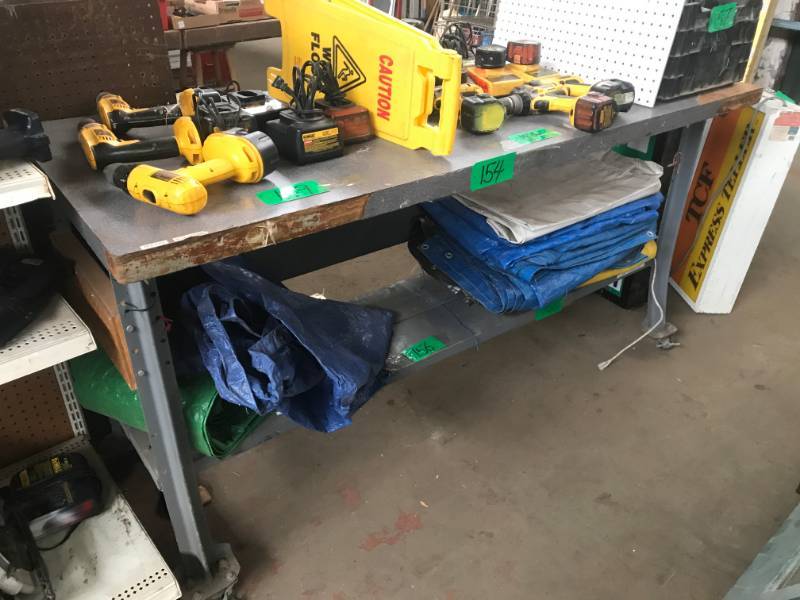 lot 154 image: Work Bench on wheels