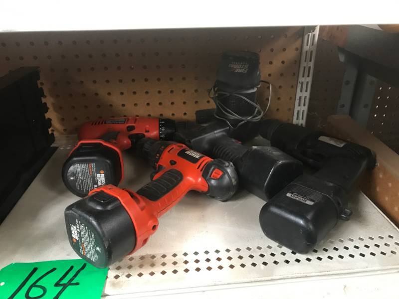 lot 164 image: Lot of 4 cordless power tools