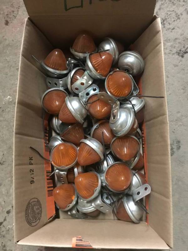 lot 216 image: Twenty New Tool Handles & 38 lights(new) Yellow