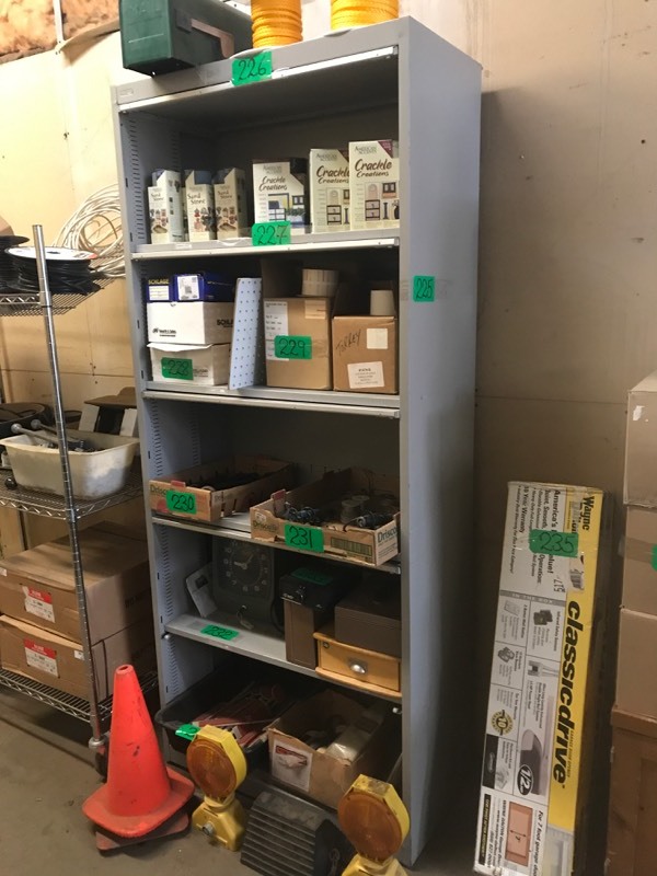 lot 225 image: Grey Shelf Cabinet wfoldup, slide in shelf fronts
