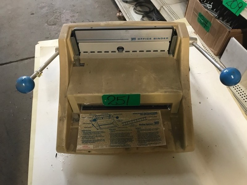 lot 251 image: Office Binder Machine 3M wdirections