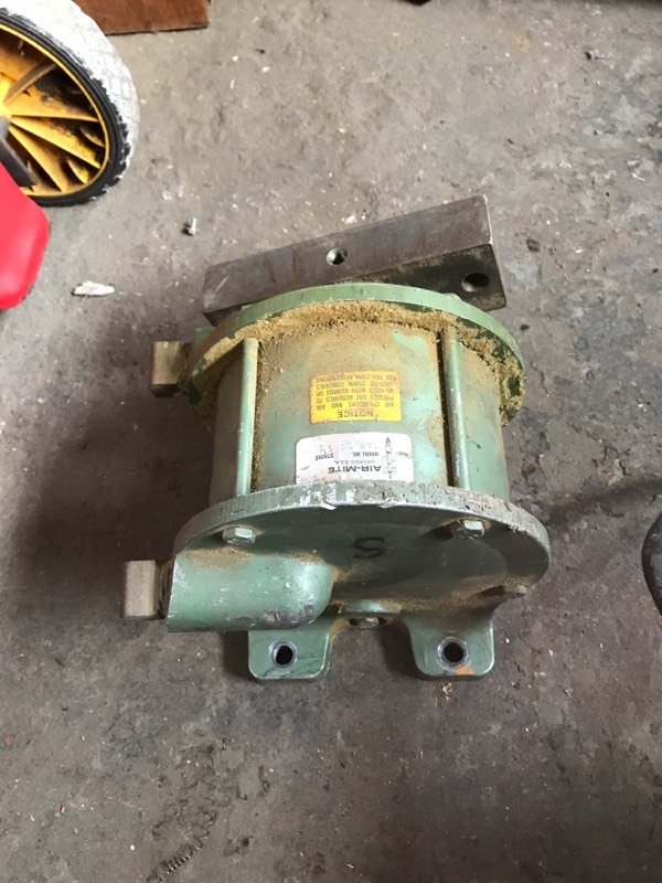 lot 283 image: Motor wGear Reducer & One Air Pump