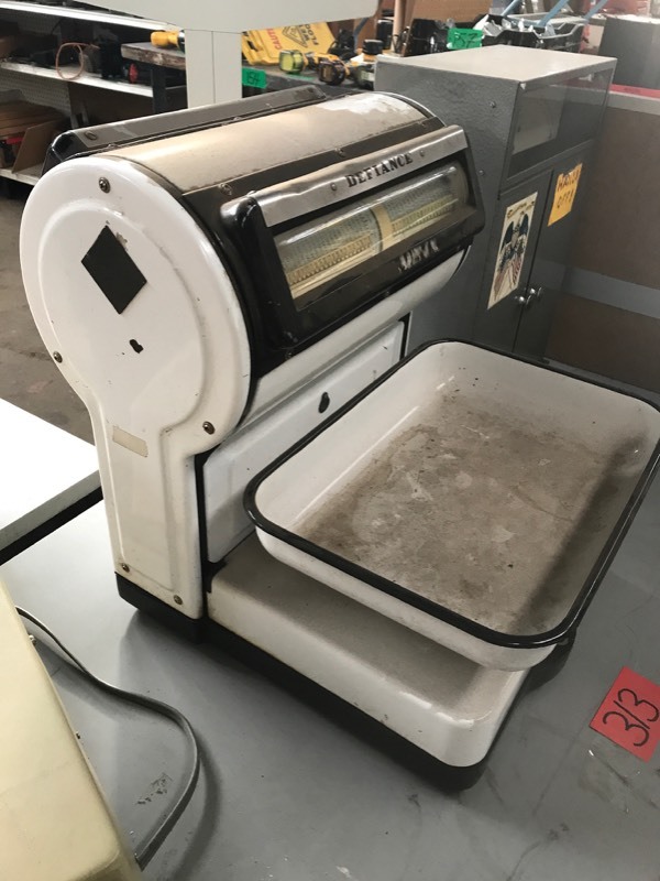 lot 313 image: Defiance Deli Scale Vintage