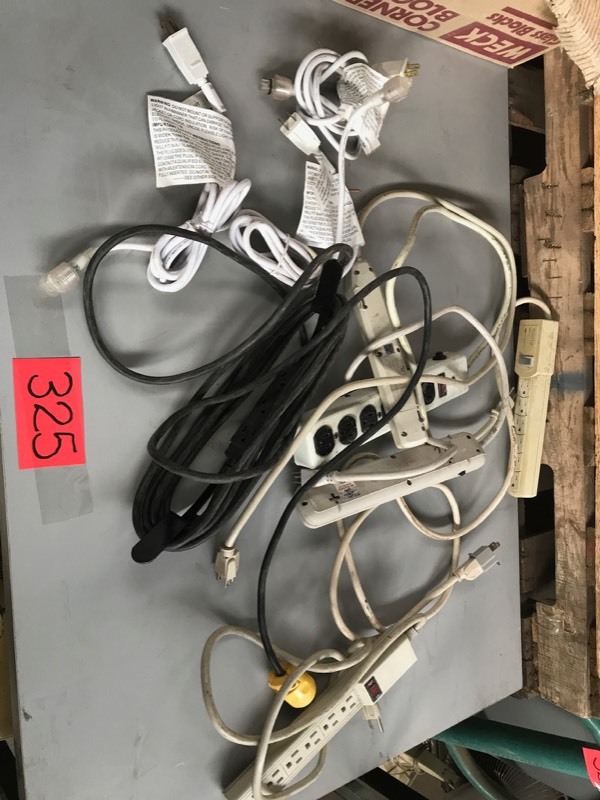 lot 325 image: Group of Power Cords, 3 Heaters and 1 Fan