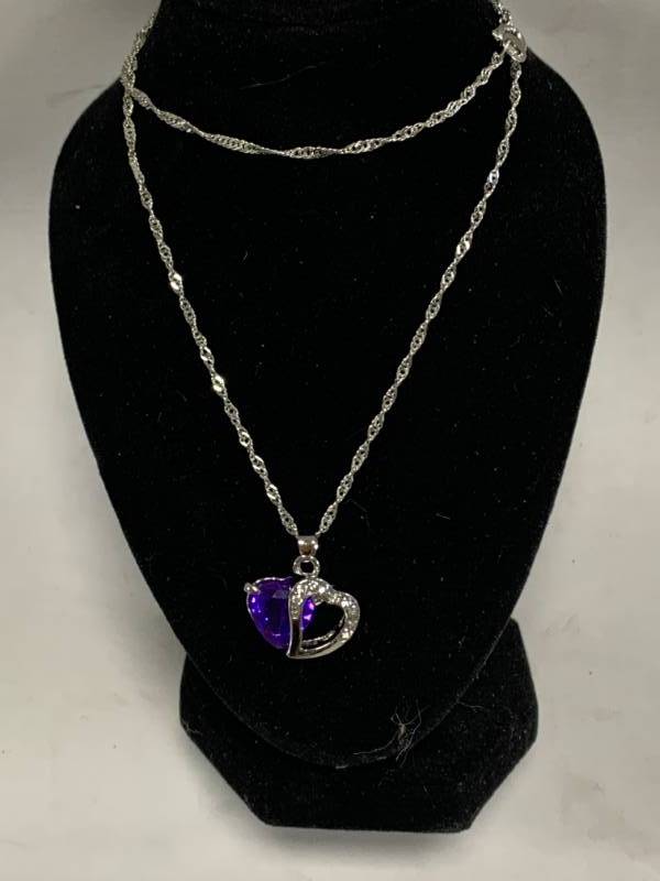 lot 70 image: Womens Necklace